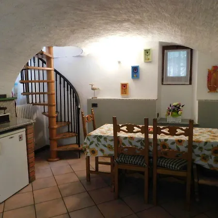 Veronica House Holiday home Perledo
